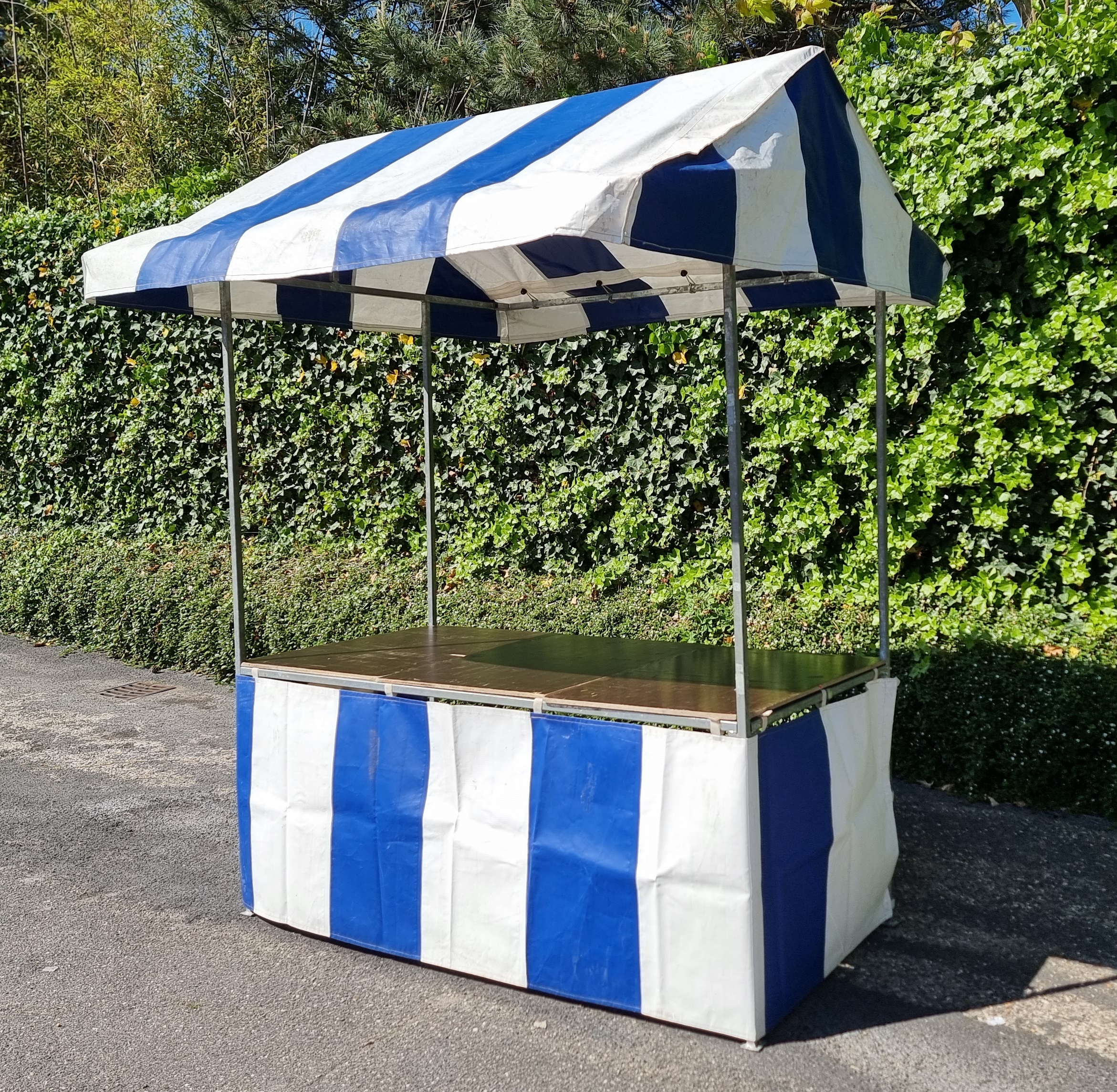 overig-meubilair-marktkraam-blauw-met-rok.jpg