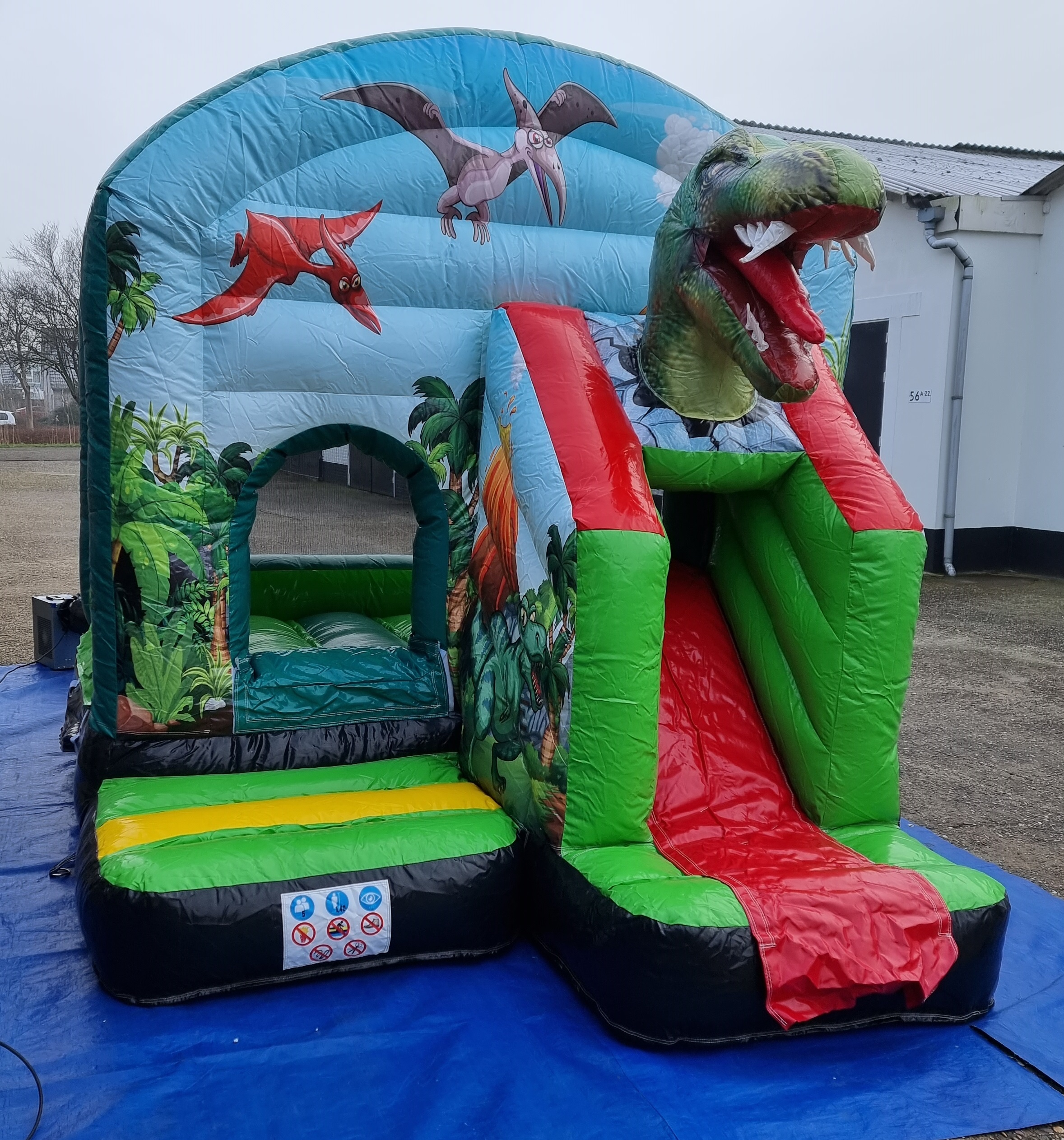 springkussen-dino-mini-met-glijbaan-1.jpg