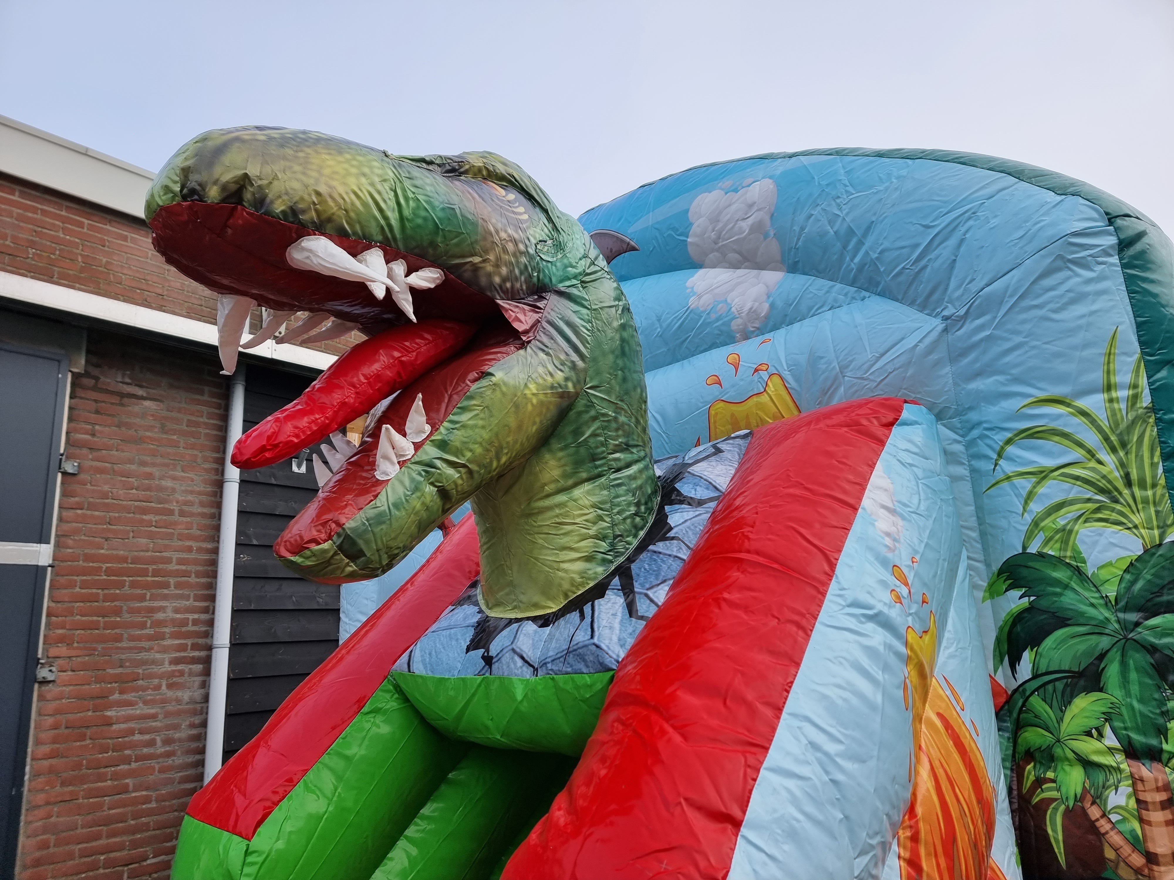 springkussen-dino-mini-met-glijbaan-6.jpg